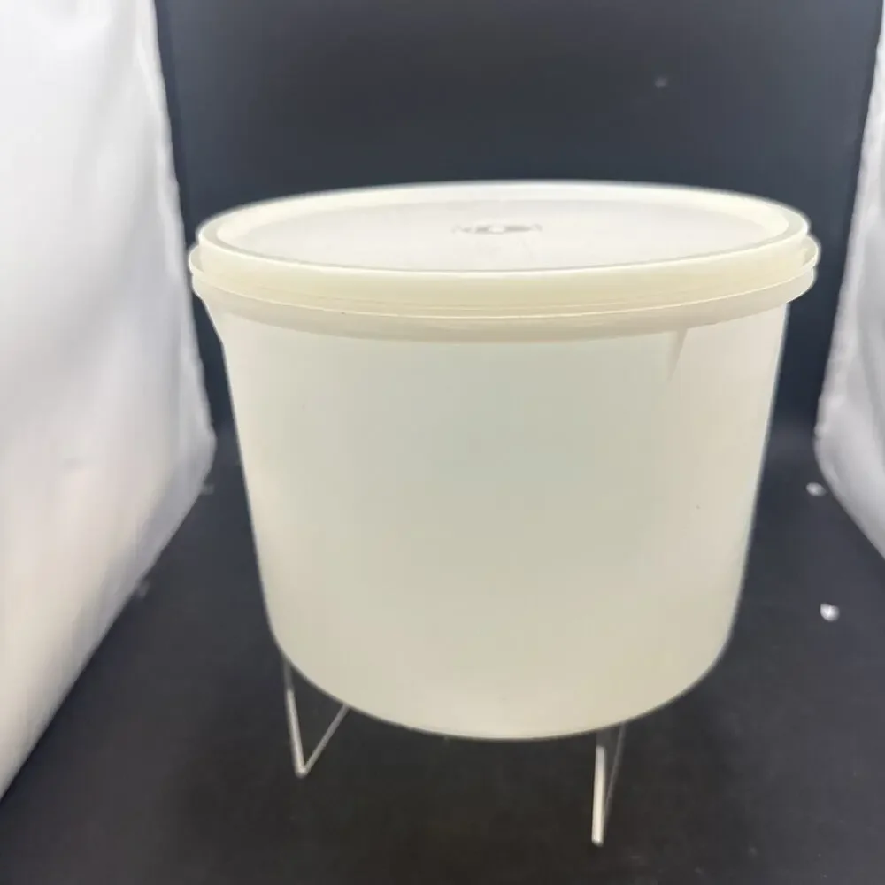 Vintage Tupperware 265-16 Round Food Storage Container w/ Lid Frosted USA